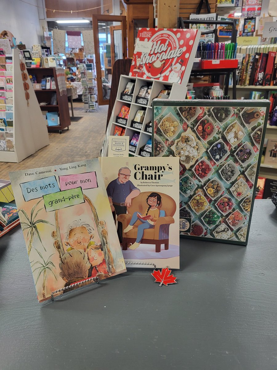 Tidewater_Books's tweet image. It&apos;s #ButtonDay &amp;amp; we have a puzzle for that! lol

Grandma&apos;s Buttons: 1000 Piece

Seen with #CanLit Grampy&apos;s Chair by Rebecca Thomas &amp;amp; Coco A. Lynge
&amp;amp;
Des mots pour mon grand-père by Dave Cameron &amp;amp; Kang Yong Ling

tidewaterbooks.ca💕🇨🇦📚

#IndieBookstoreCA #ShopSmall