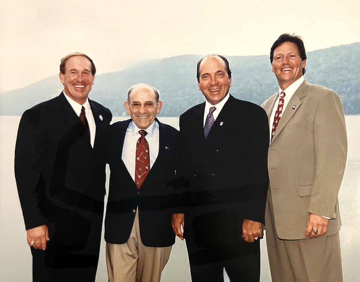 GaryCarterKid's tweet image. #ThrowbackThursday from @baseballhall ⭐️

Yogi, @JohnnyBench_5 and Carlton ⚾️