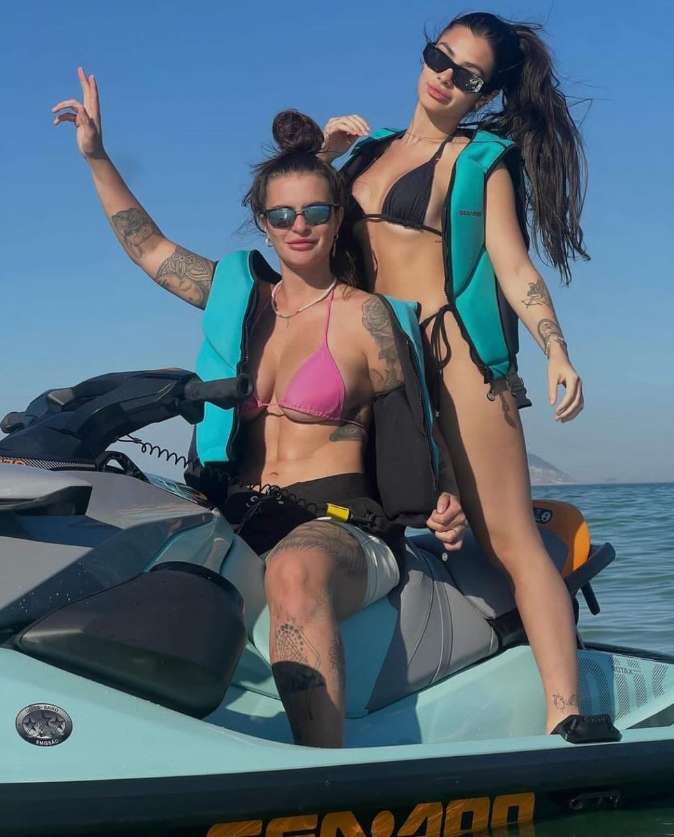 • Hᥱrᥲ tweet media