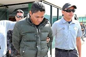 OmarNNoticias's tweet photo. ‼️LA FGR REACTIVA INVESTIGACION CONTRA RICARDO GALLARDO Y SU FAMILIA; TAMBIÉN VAN POR GUADALUPE TORRES‼️

#fgr #slp #Corrupción 

• La FGR ya notificó al gobernador y al secretario de gobierno sobre la investigación en su contra 

• Los hechos investigados son tras la denuncia hecha por la UIF en 2020 por el desvío de recursos públicos de la Clínica Wong y Axioma Kusuri

• A Guadalupe Torres se le investiga por enriquecimiento ilícito y de dudosa precedencia 

El gobierno federal encabezado por Claudia Sheinbaum reactivó la investigación realizada por la Unidad de Inteligencia Financiera (UIF) en 2020 en la que están involucrados el gobernador Ricardo Gallardo Cardona, 19 personas de su entorno y 20 empresas entre las que se encuentran algunas que son propiedad de su padre Ricardo Gallardo Juárez de su madre y de sus dos hermanas.

La Unidad de Inteligencia Financiera encabezada ahora por Pablo Gómez retomó la investigación número FED/SEIDF/UEIDFF-SLP/0001100/2020, 
donde se investigan los presuntos delitos de fraude y desvíos millonarios realizadas por las alcaldías de San Luis Potosí capital y de Soledad de Graciano Sánchez, en los trienios en los que gobernó Ricardo Gallardo Cardona y Gallardo Juárez, respectivamente, y en las que se usaron para desviar al menos 724 milllones de pesos a las empresas médicas Clínica Wong y Axioma.

Ahora se entiende la salida intempestiva de la pareja Ymuri Vaca y de Juan Carlos Negrete de la Secretaría de Salud del gobierno estatal, ella era la titular de los Servicios de Salud y él (representante de las empresas investigadas 'Axioma') era quien realmente mandaba y ejercía el poder, sin embargo en cuanto Ricardo Gallardo se enteró de la investigación en su contra, los destituyó de inmediato.

El periodista Juan José Rodríguez dio a conocer que hace unas semanas el Ministerio Público federal envió a la Secretaría de Finanzas del gobierno de San Luis Potosí un requerimiento para que informe sobre “bienes muebles e inmuebles propiedad de la familia Gallardo"

“Deberán identificar domicilios donde habitan, actividades comerciales y laborales, así como vínculos personales y familiares, si tienen antecedentes penales, registro de propiedades y vehículos a su nombre” señala el documento sellado por el Ministerio Publico Federal. 

Los ayuntamientos de Soledad y de San Luis Potosí también recibieron solicitudes de información relacionada con los casos de corrupción cometidos por la familia Gallardo.

El segundo al mando del gobierno gallardista, Guadalupe Torres, también fue notificado sobre una investigación que pesa sobre su persona por enriquecimiento ilícito.

Sobre  este obsucuro personaje hay que subrayar que formó parte de la “ecuación corrupta" y es uno de los principales sospechoso de la muerte de Crispín Ordaz ex alcalde de Ébano quien fue quien denunció como Guadalupe Torres junto con otros 4 diputados trataron de extorsionaron.

Guadalupe Torres ha logrado amasar una inmensa fortuna, en Tierra Nueva su lugar de origen, cuenta con ranchos, casas, caballos y vehículos de lujo,. 

Veremos si el brazo de la justicia alcanza a este sujeto que además está siendo señalado por 'acosar’ a las llamadas  "influencers” al servicio del gobierno, pero esa es otra historia que pronto se contará…

@Claudiashein @SEGOB_mx @FGRMexico