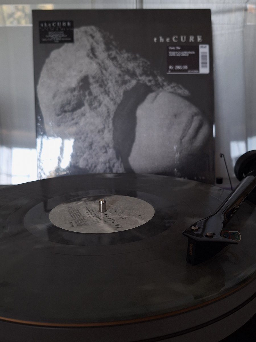 booleanloom's tweet image. The Bernie Grundman mastered pressing of the lovely and heart breaking latest Cure album. Distorted, punchy and deep. Songs Of A Lost World. Some truly incredible songs by Robert Smith. Very happy to have this deliberation of a lost world. The world certainly seems lost right now