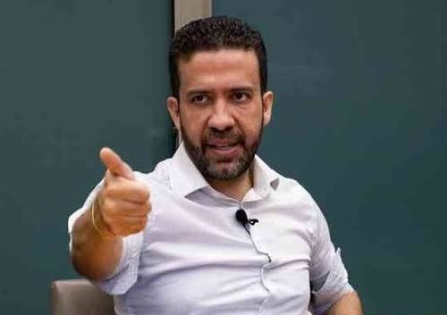 vinicios_betiol's tweet photo. URGENTE: o deputado André Janones acabou de informar que teve acesso a duas informações bombásticas sobre o atentado ao Supremo Tribunal Federal, que MUDARÃO OS RUMOS DO BRASIL. Vamos acompanhar as próximas horas pq o dia de hoje promete. https://t.co/3NnE9P7vrR