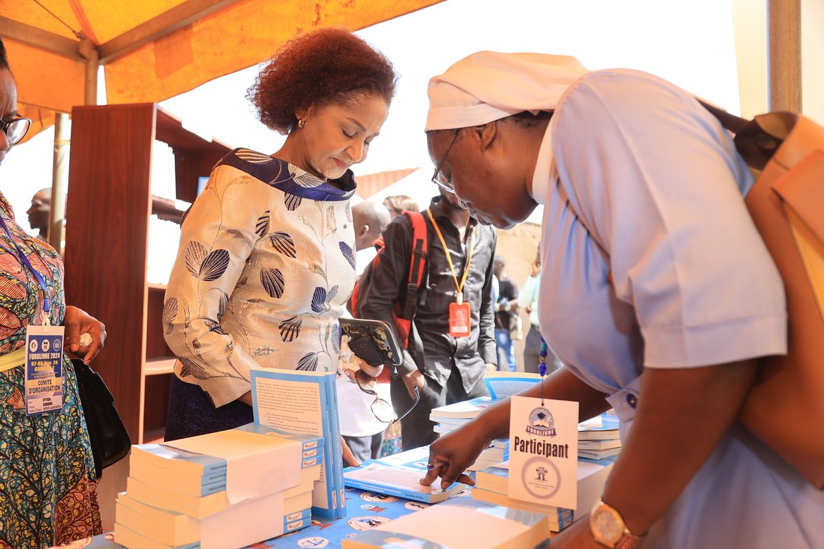 📚 Retour sur le #Forulivre Bouaké 2024 ! Un événement unique pour promouvoir la lecture en Côte d’Ivoire, avec des délégations du Sénégal, du Cameroun et d’ailleurs 🌍 📖 #Culture #Littérature
