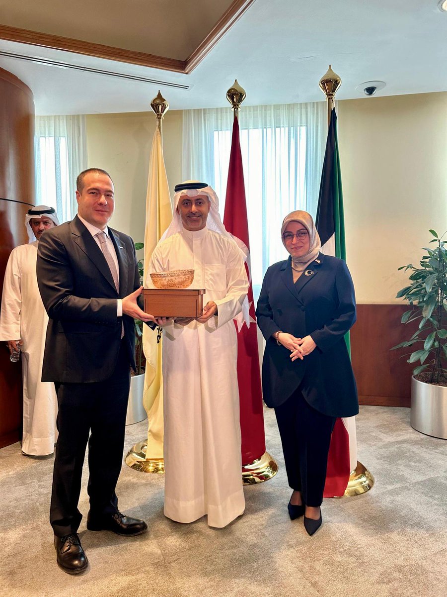 Türkiye-Kuveyt İş Konseyimiz, Serdar Bacaksız başkanlığında, Kuveyt'e heyet ziyareti gerçekleştirdi.

Ziyarette, 
📍Kuveyt Ticaret ve Sanayi Odası iş birliğinde Kuveyt-Türkiye İş Forumu, 
📍<a href="/TC_KuveytBE/">Türkiye in Kuwait</a> Büyükelçimiz <a href="/tubanursonmez/">Tuba Nur Sönmez طوبی نور سونمز</a> ile toplantı gerçekleştirildi.

Toplantılarda,