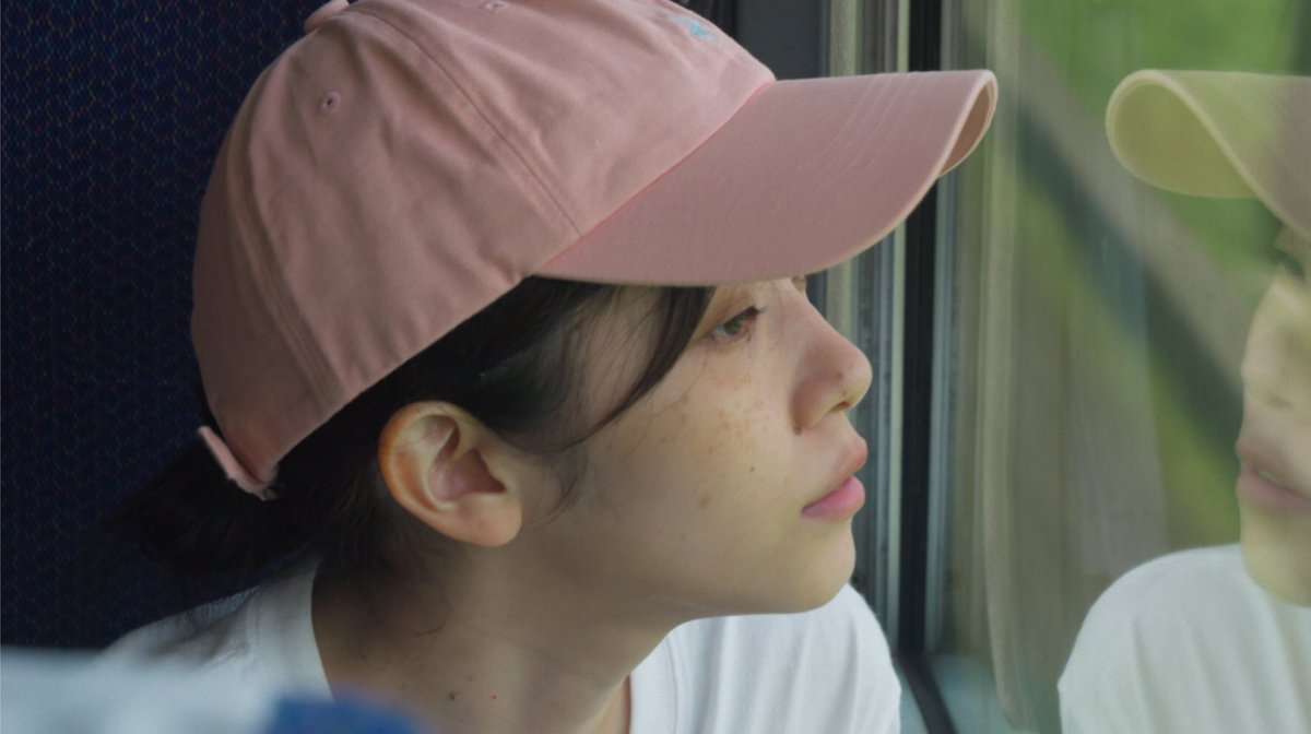 tcf_nw's tweet photo. 【実行委員の紹介コメント】
『帆の向くままに』

たとえば、誰かへの想いを手紙に書いて送る。その時、手紙には書ききれない、いわゆる「届かなかった手紙」のような想いが無数にあることを想像させるのが、映画のひとつの魅力だと思うが、本作は見えている世界のそばにある不完全さへの優しい眼差しという点でその魅力を持った作品だと感じた。

プログラム詳細とチケットはこちら👇
https://t.co/pjsPVQDAgP

🎬 11/16[土] ベルブホール
【D-1】TAMA NEW WAVEある視点 ―Vol.1―

帆の向くままに
［39分／監督：多持大輔］