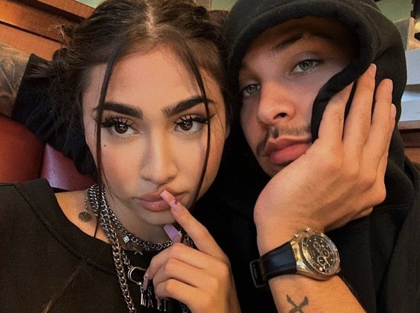 camilasanh's tweet photo. 🧵PALOMA MAMI Y ROA, hilo de lo que está pasando con su ex y explicar porque paloma estaba tan dañada por terminar con ese weon enfermo: https://t.co/onkhQC4For