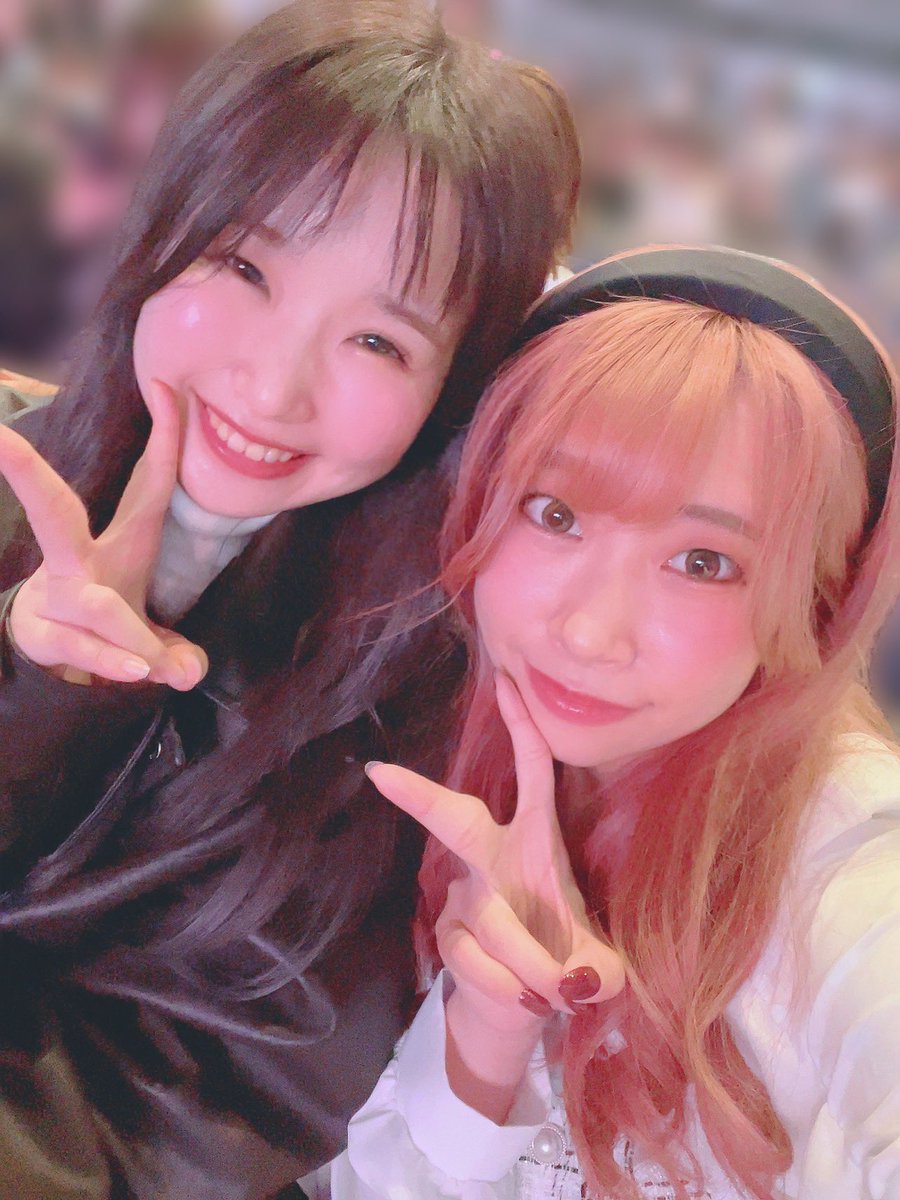 今日は舞台の休演日だったのでお出かけしてきましたぁ💕
７月からずっと楽しみにしてた西野カナさんの復活ライブにちーたんと行ってきた💕

全てがエモだった🩷

当時の恋が懐かしくなる時間でエモ☺️
ちーたんが隣にいてアンコールで
Best friendは胸熱すぎたよぉ！！
最高だった💕
