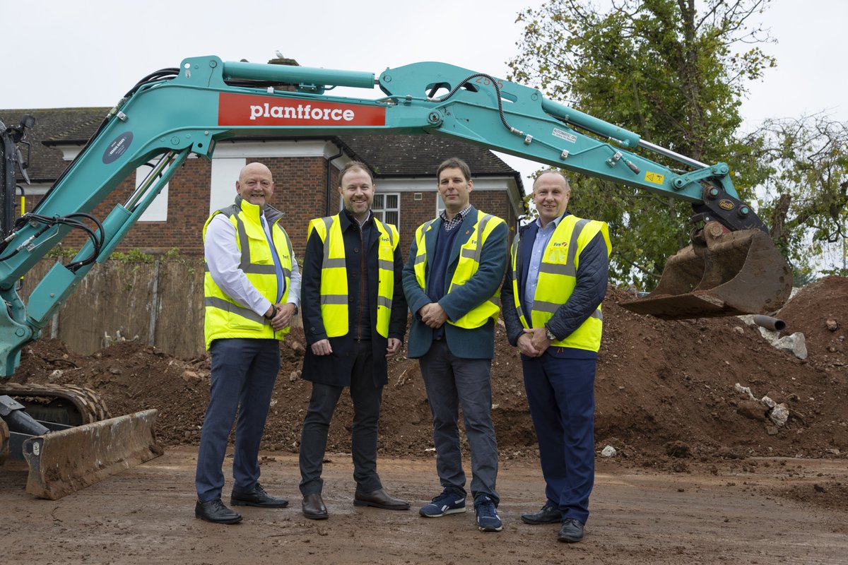 TravelSomerset's tweet image. Great news - a big step on the road to electric buses.
Work has begun on @FirstBusnews electrification of #Taunton and #MInehead depots.
Lead member Cllr Richard Wilkins with Pete McNaughton, Simon Goff and Garry Weaver of First Bus South earlier this week 👇