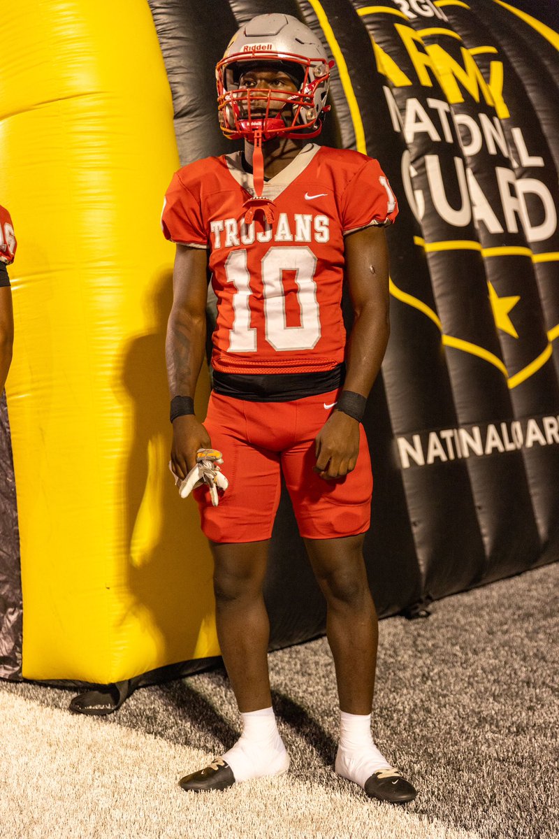 Junior season highlights

hudl.com/v/2Pum78
^^^tap in💰
4.34 speed
151 carries 
1008 rushing yards
1432 all purpose 
15 total tds
Avg 100 yards
354 kr yards
9x player of the game