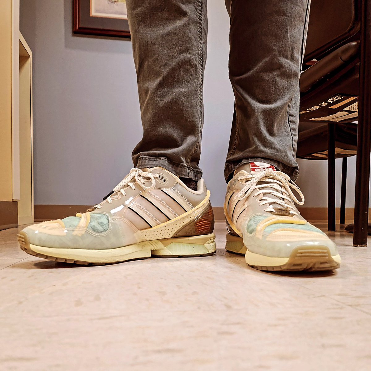 xbenzerox's tweet photo. @adidasoriginals A-ZX series "inside out" on feet today. Love some old ZX torsion from the 90s. #sneakers #sneakerhead #sneakercollector #sneakercollab #adidaszx #retrorunners #kotd #yoursneakersaredope #whatsonfeet https://t.co/mEkpQ8ogmX
