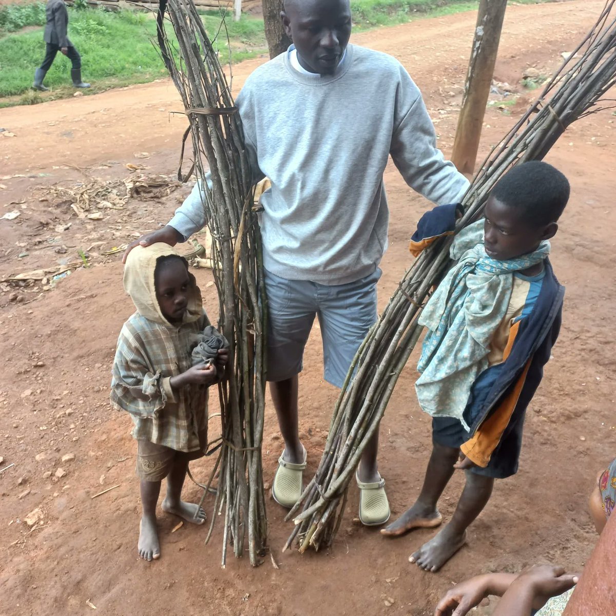 Met these young boys carrying firewood to earn a meal. Their strength and resilience are a reminder of the harsh reality many children face. Let's work toward a world where no child has to trade firewood for food.
#HopeForChildren #EndChildPoverty #EveryChildMatters #HumanSpirit