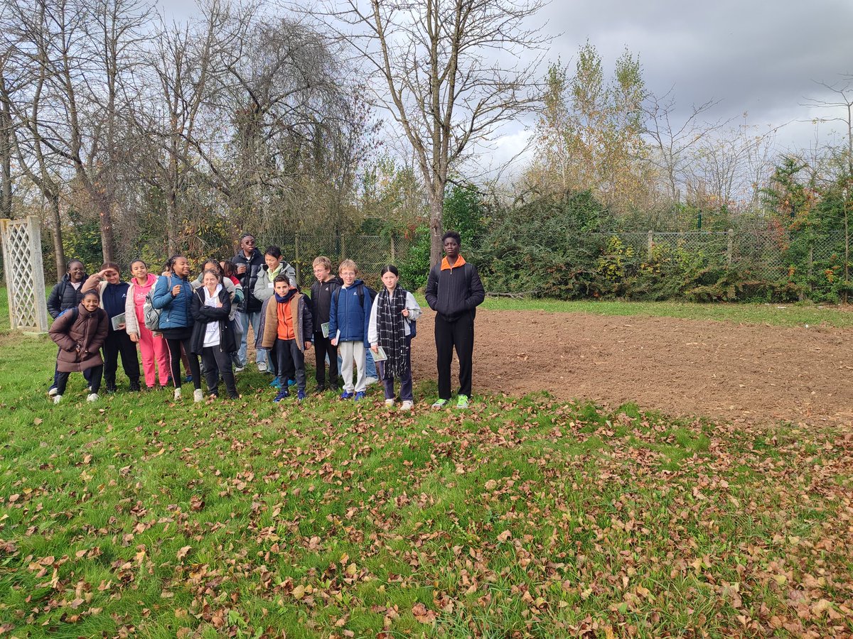 DD_GP95's tweet photo. Hâte de créer une aire terrestre éducative #ATE avec l'école du petit vent et les écodélégués du collège. 127 arbustes/arbres on été commandés à @JIF_France de @Teragir . Le projet est de planter des haies et de faire une miniforêt en ville. @OFBiodiversite, merci @villedecergy ! https://t.co/mnx8bOo8eG