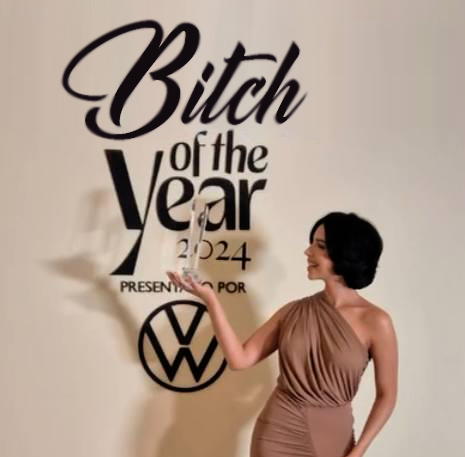 ElDiCaprio's tweet photo. Felicidades a Angela Aguilar por su tan merecido premio 🤣 https://t.co/E49Vua3ByL
