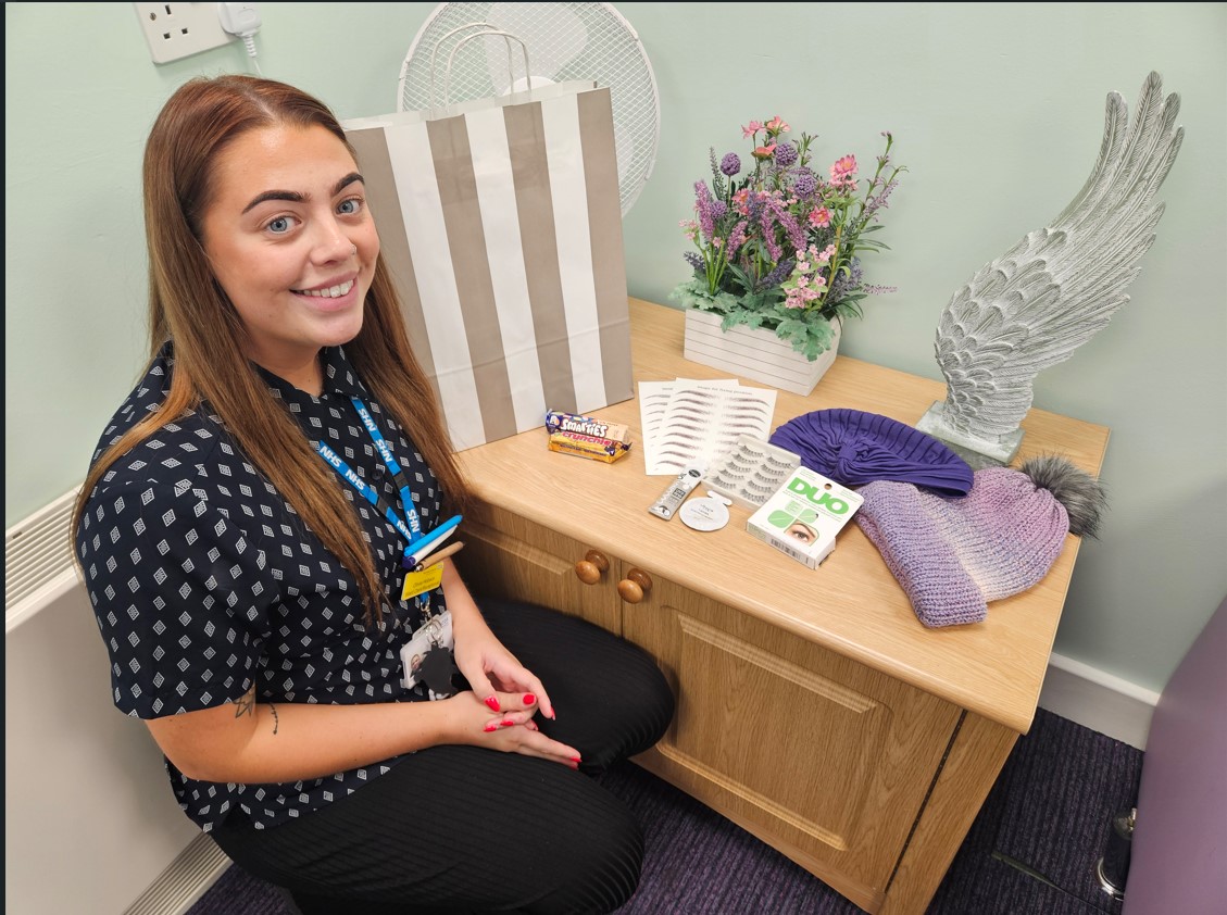 🫶 Thursday Thanks 🫶

Our superstar Freddie, shaved his head in support of mum Kelsie funding hair loss packs. Kelsie helped design with Lindsey our lead nurse, benefiting our patients. Thank you Freddie &amp; Kelsie a real team effort. Good luck in the Proud of Barnsley Awards!