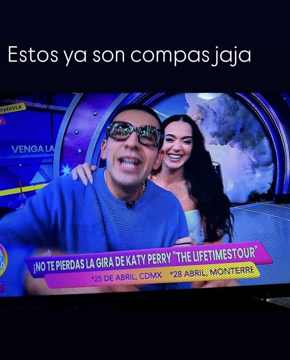 yosoynix's tweet photo. Estaba viendo las Stories de @elcapiperez y yo no veo incómoda a #KatyPerry
Ya quisieran uds caerle bien y q les sonriera como al Capi! Ya quisieran q ella los viera como veía al Capi 🤌 Es más los voy a shippear [ship de amigos Itzel] el ship se llamará CATY 🤪 #KatyPerryMexico https://t.co/DlMkabnwtk