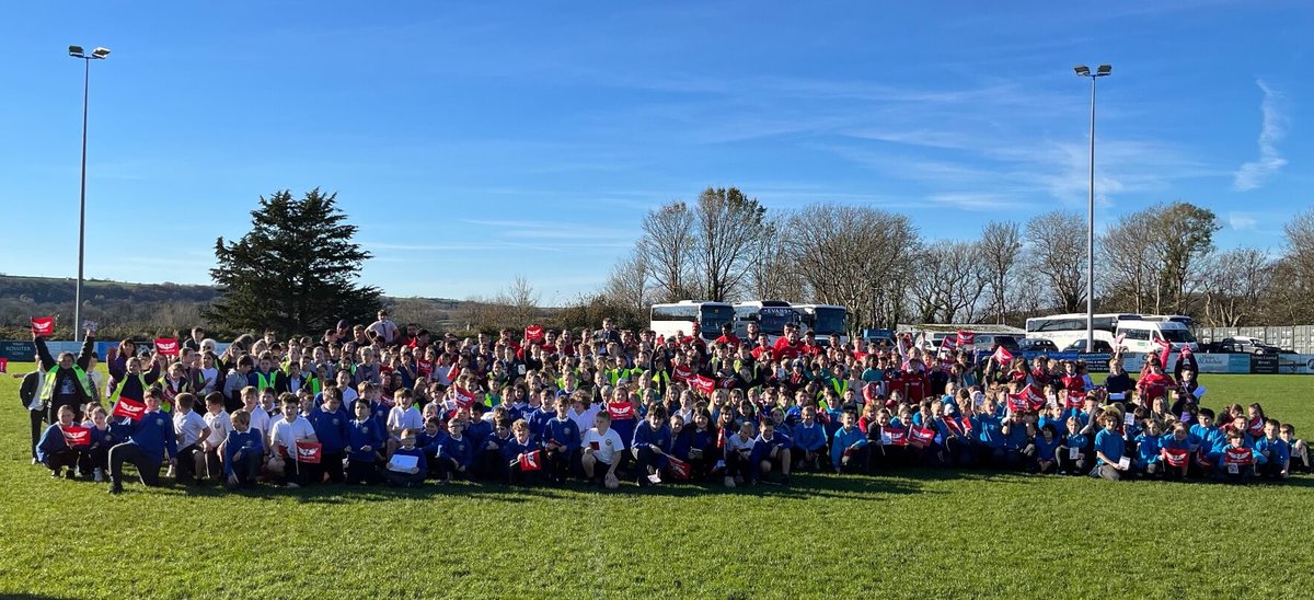 Scarlets Rugby (@scarlets_rugby) on Twitter photo 🤳✍️ What a turnout in Tenby this morning with around 580 children watching the boys train then having pics & autographs with the squad
Thanks to <a href="/TenbyUTDRFC/">Tenby United RFC</a> for the use of their facilities 😎
🔗 bit.ly/3O8ftMV
#TeuluScarlets #ScarletsFamily <a href="/CymunedScarlets/">Scarlets Community Foundation</a> 🤳✍️ What a turnout in Tenby this morning with around 580 children watching the boys train then having pics & autographs with the squad
Thanks to <a href="/TenbyUTDRFC/">Tenby United RFC</a> for the use of their facilities 😎
🔗 bit.ly/3O8ftMV
#TeuluScarlets #ScarletsFamily <a href="/CymunedScarlets/">Scarlets Community Foundation</a>