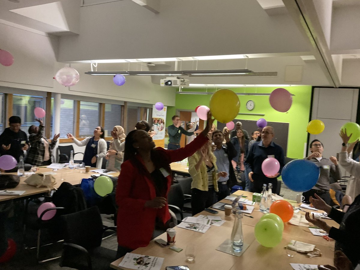 KitchingChloe's tweet photo. Today, on #WorldDiabetesDay we are at the @LDC_tweets Practical Diabetes Technology &amp; HCL course in Leicester doing the #blueballoonchallenge 
@drpratikc @EricaRi11822366 @HannahForde2 @TomasPGriffin https://t.co/Y3Gt2nUsUZ
