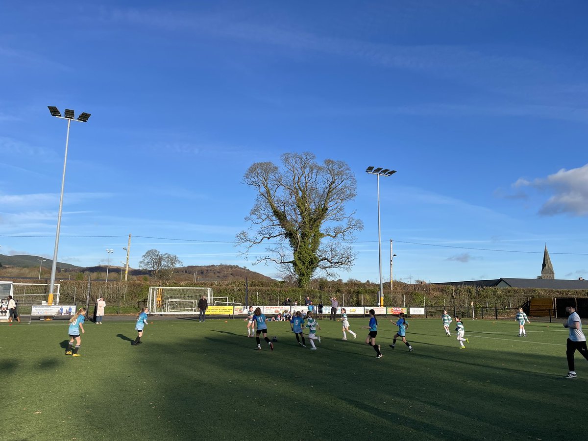 Urdd Meirionnydd (@urddmeirionnydd) on Twitter photo Gemau Cynderfynol Merched Bl. 5-6 ⚽️🤩
<a href="/Godrer_Berwyn/">Ysgol Godre’r Berwyn</a> A v <a href="/Godrer_Berwyn/">Ysgol Godre’r Berwyn</a> B
<a href="/penybryntywyn/">Ysgol Penybryn Tywyn</a> v <a href="/YsgolyTraeth/">Ysgol y Traeth</a>
Pob lwc!!
<a href="/chwaraeonyrurdd/">Chwaraeon yr Urdd</a> Gemau Cynderfynol Merched Bl. 5-6 ⚽️🤩
<a href="/Godrer_Berwyn/">Ysgol Godre’r Berwyn</a> A v <a href="/Godrer_Berwyn/">Ysgol Godre’r Berwyn</a> B
<a href="/penybryntywyn/">Ysgol Penybryn Tywyn</a> v <a href="/YsgolyTraeth/">Ysgol y Traeth</a>
Pob lwc!!
<a href="/chwaraeonyrurdd/">Chwaraeon yr Urdd</a>