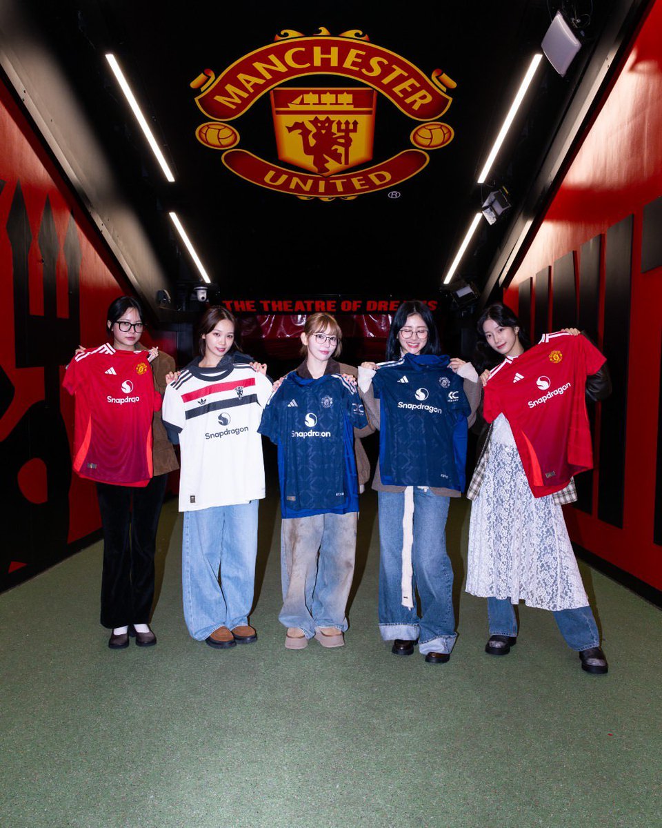 マンチェスターユナイテッド、#ルセラフィム を歓迎！ マンUは2005年に