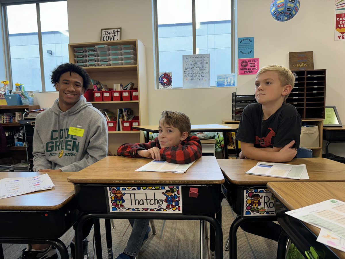 Had a great time hanging with students at park Christian!! Shout out to <a href="/GandGCollective/">The Green and The Gold Collective</a> for supporting the community!