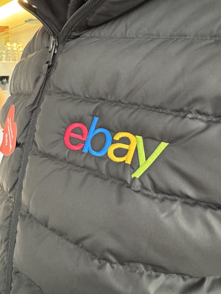 📢 Live-Update: Angehende eBay-Seller treffen sich beim exklusiven JTL-MeetUp im Kölner Rheinauhafen! 💬 Das Event bietet neuen Händler*innen die Gelegenheit, sich auszutauschen, von Expert*innen zu lernen und Strategien für den erfolgreichen Onlinehandel zu entwickeln. Um 16:30