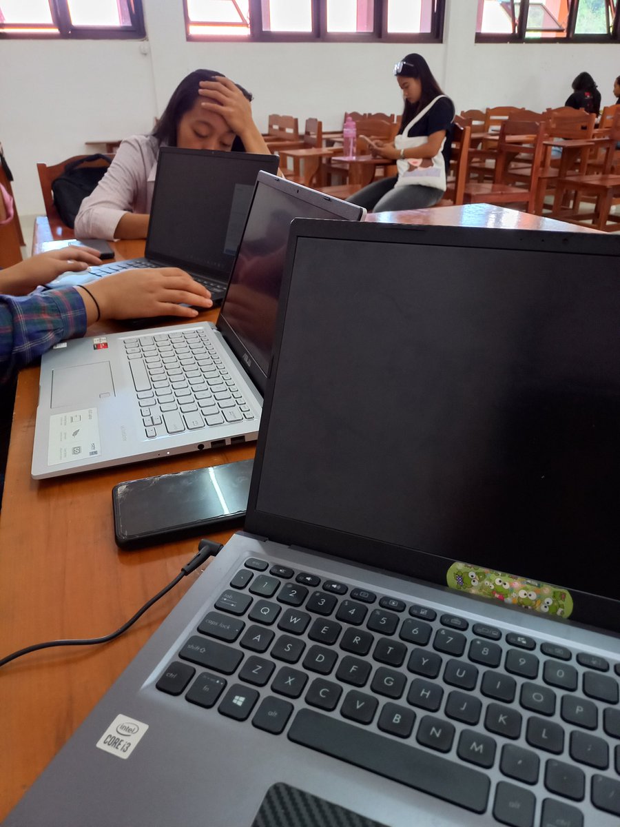pirrin_'s tweet photo. Please sudah sakit kepalaku dengan semua ini
Prngen liburr... https://t.co/xCT4wxqrJa