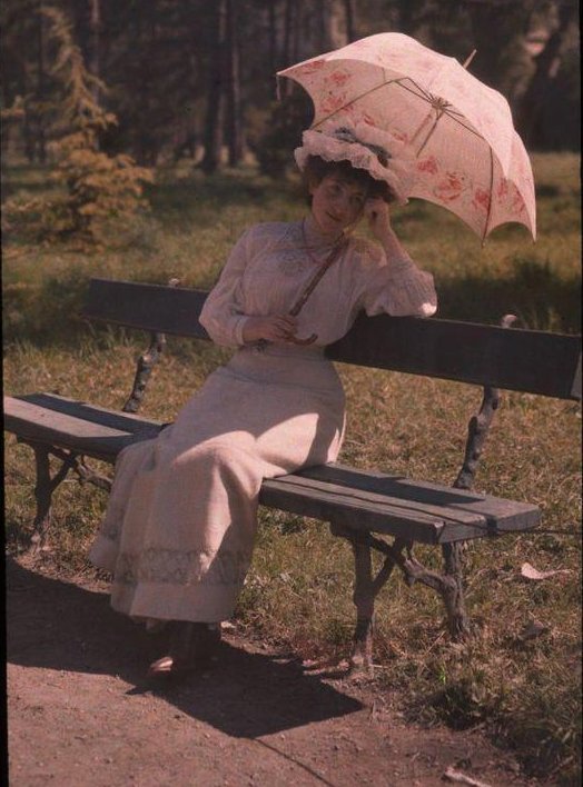 wikivictorian's tweet image. Autochrome portrait of an unidentified lady with a parasol. Photographed in 1910.