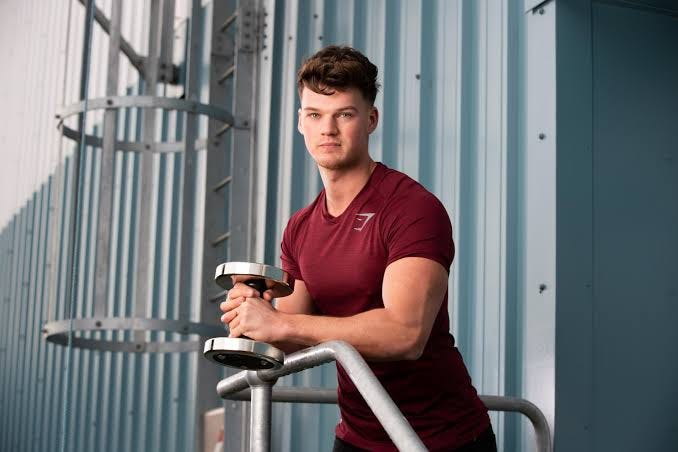 EvanNierman's tweet photo. I bet my life savings this 19-year-old will become the richest person in fitness.

Not because he built a $1.3B empire from his parents' garage.

Because he cracked the code Nike &amp; Adidas missed entirely: https://t.co/bgLpiuIUcr