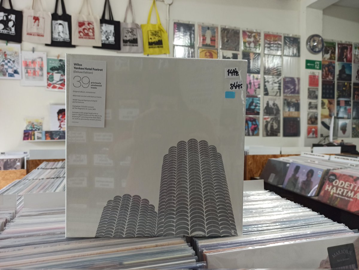 _Altafidelidad's tweet photo. Tenemos casi a mitad de precio la edición deluxe del "Yankee Hotel | Foxtrot" de Wilco. Es un box de edición limitada que contiene siete discos de vinilo, el álbum original remasterizado y la versión alternativa con pistas extra (39 temas inéditos) #Wilco #discosdevinilo https://t.co/NWAmYNZ5xV