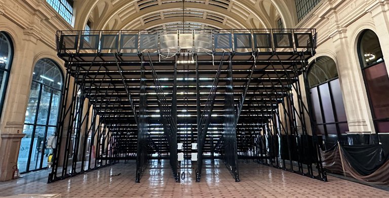 Take a look at this superb project at the home of the São Paulo State Symphony Orchestra. The seating unit is 21 rows high, can be steered into different positions in the room, and is self-supporting - a key requirement in this stunning heritage building.
audiencesystems.com/case-studies/e…