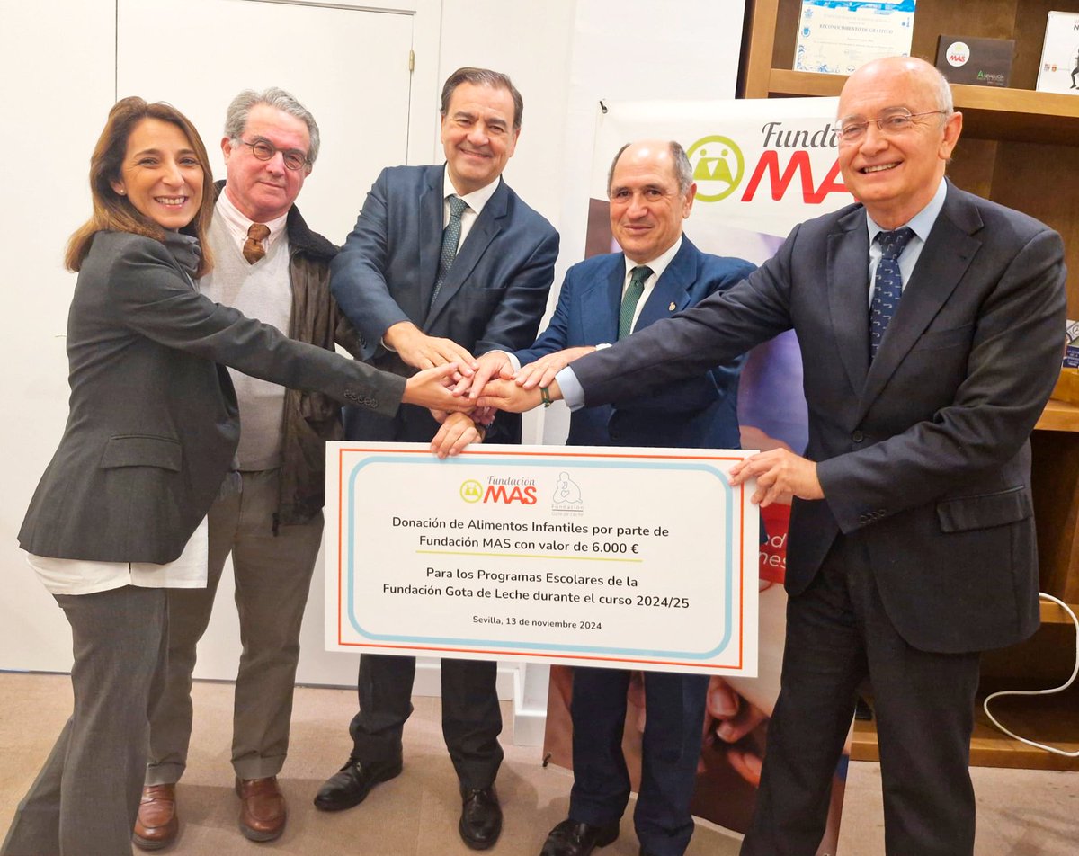 SomosFundMAS's tweet photo. Fundación MAS se compromete a donar alimentos infantiles por valor de 6.000 € para la infancia que atiende la @fundgotadeleche firmando un acuerdo de colaboración entre Vicente Martín, Presidente de Fundación MAS y Antonio Millán, Presidente de @fundgotadeleche.

#compromisoMAS https://t.co/qkPr6NL52f