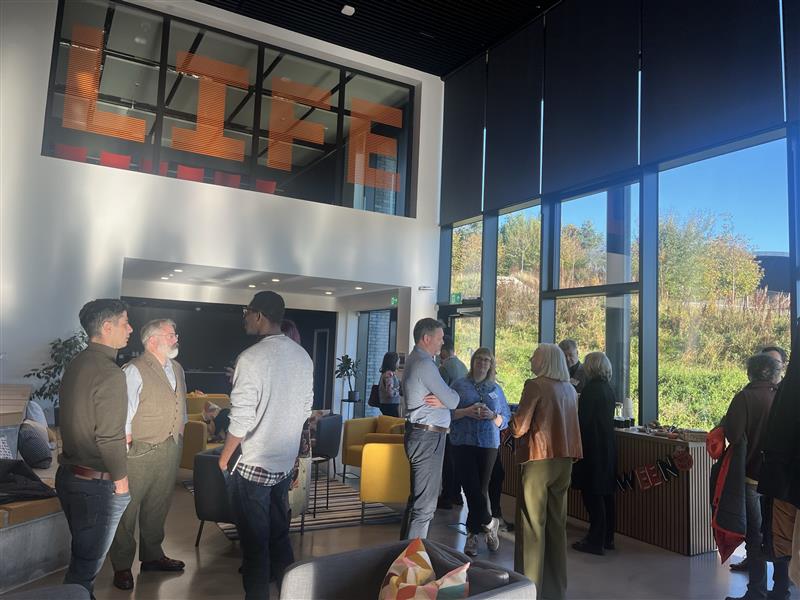 🤝Bio Buzz is an opportunity for the #lifesciences community to connect—from early-stage spinouts and established companies to academics, NHS, and service providers. 

Drop in at ONE BioHub on 21 Nov from 8.30am: bit.ly/3S0OtAK