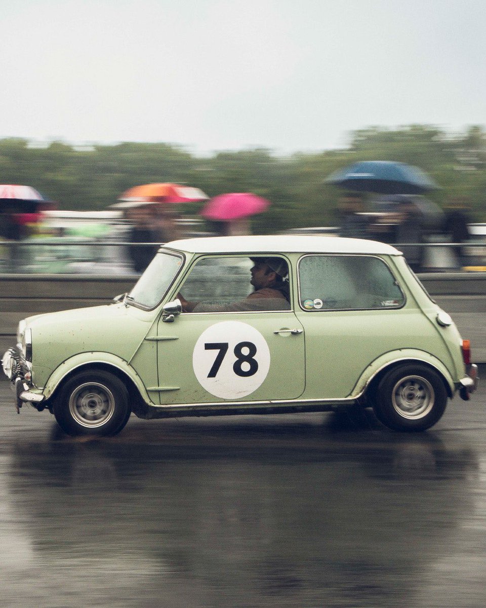 MINI_Turkiye's tweet photo. 65 yıldır, aynı ikonik tasarım ruhu ile her koşulda yollarda. 💚

#KlasikMini #MINI #BIGLOVE https://t.co/1WJxt90K5U