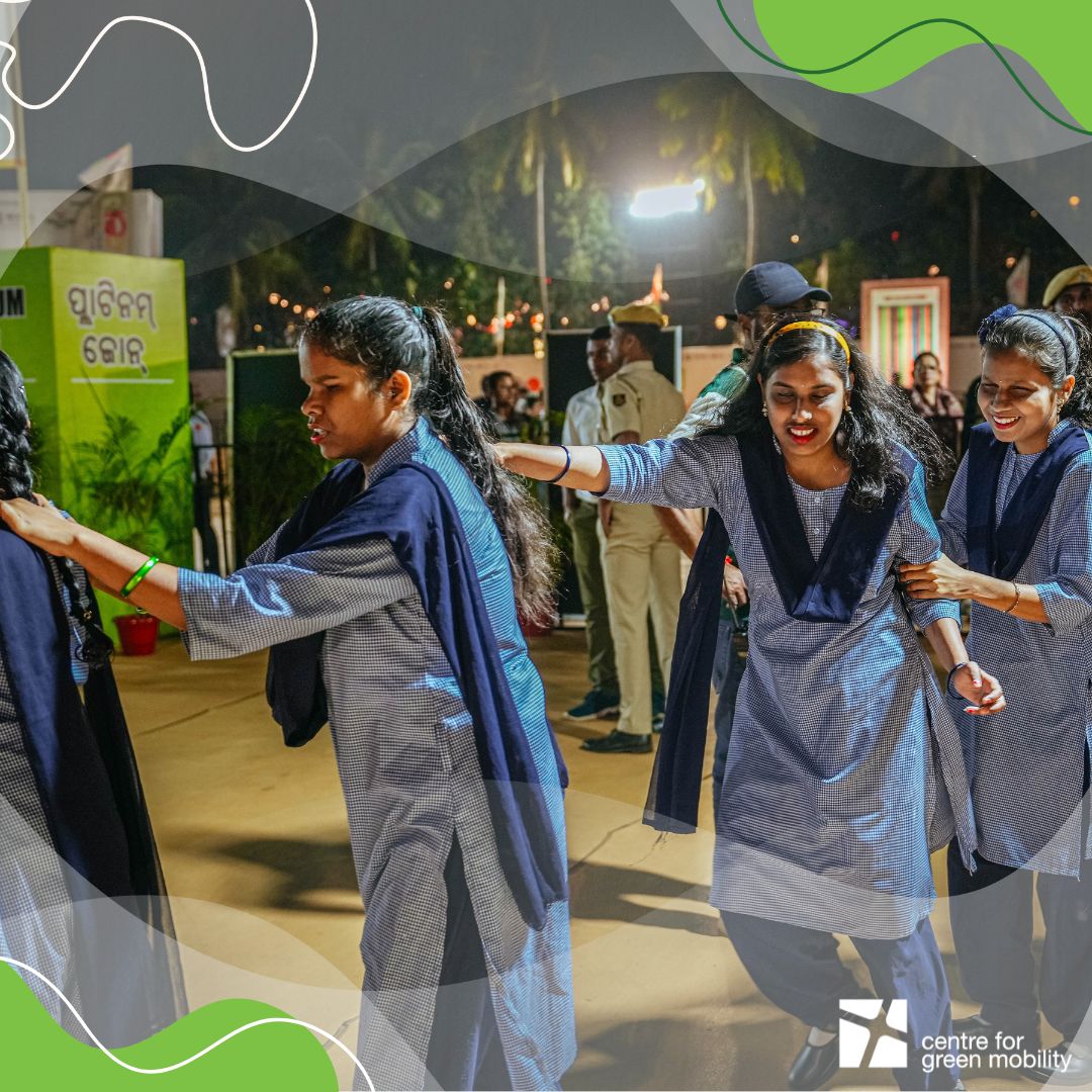 GreenMobilityIN's tweet photo. Here’s what makes a city kid-approved:
✨ Safer Streets – Crossings and sidewalks where safety is the priority 🚸
🌳 Parks &amp; Playgrounds – Space to play, laugh, and explore 🛝
♻️ Green Mobility – Cleaner, quieter streets with green modes of mobility 🌱 #CityForKids (2/3) https://t.co/jgKmZAqg0N