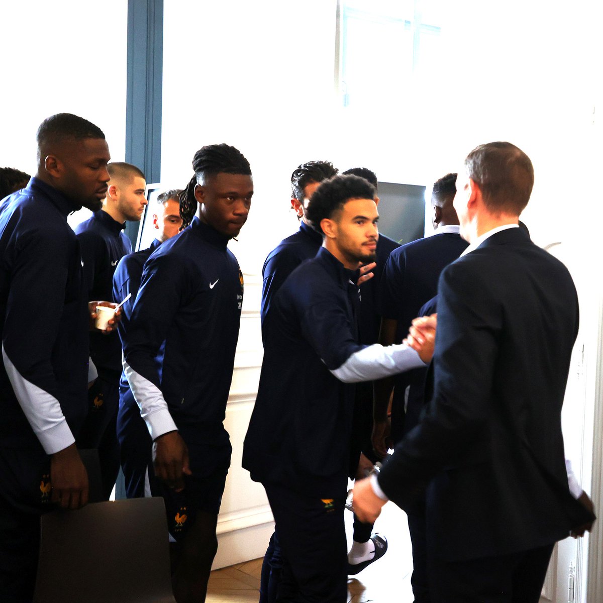 Voilà presque 10 ans que <a href="/UNFP/">UNFP</a> rencontre les Bleus, mais c’était, mardi, les débuts de notre nouveau président, David Terrier, qui portait, devant des joueurs dont beaucoup évoluent hors de France, le costume de président de la <a href="/FIFPRO/">FIFPRO</a> Europe.
urlr.me/KkaJS