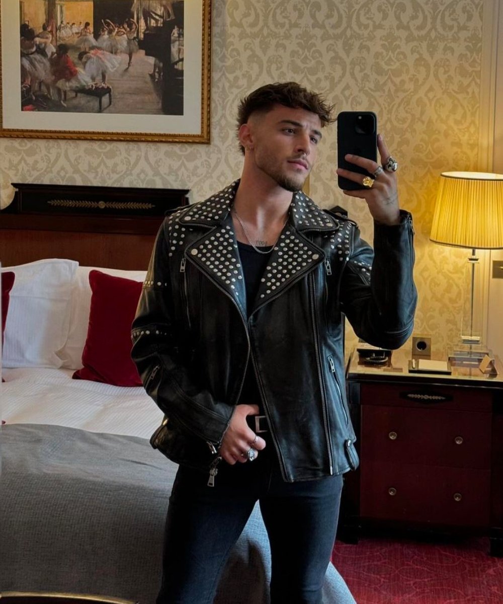 ᅠ
ᅠ      ⠀
ᅠ 
𝒮𝒾𝑔𝓊𝑒𝓈 𝒷𝓊𝓈𝒸𝒶𝓃𝒹𝑜𝓂𝑒, 𝑒𝓃 𝑜𝓉𝓇𝑜𝓈 𝓁𝒶𝒷𝒾𝑜𝓈 𝒮𝒾𝑔𝓊𝑒𝓈 𝓉𝒶𝓅𝒶𝓃𝒹𝑜𝓉𝑒 𝓁𝑜𝓈 𝑜𝒿𝑜𝓈, 𝓂𝒾 𝒶𝓂𝑜𝓇
ᅠ
ᅠ  
ᅠ         
ᅠ
ᅠ 
ᅠ