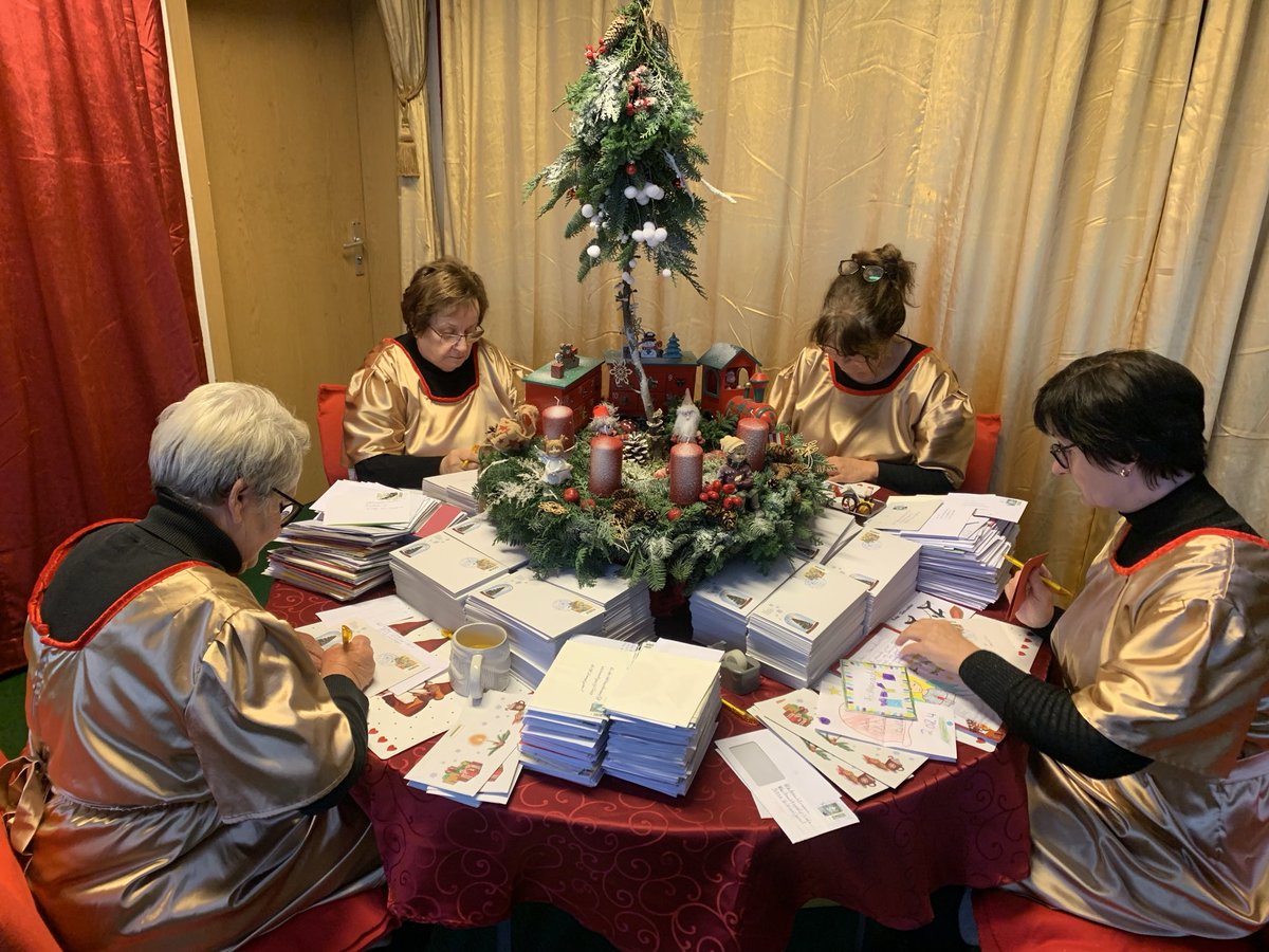 Großer Medienrummel heute bei der Eröffnung von Deutschlands größtem #Weihnachtspostamt im brandenburgischen Himmelpfort. Und ⁦der Weihnachtsmann und ich waren dabei. ⁦<a href="/DeutschePostDHL/">Deutsche Post und DHL News</a>⁩ ⁦<a href="/dpdhl_ber/">Deutsche Post und DHL News für BE, BB, ST und SN</a>⁩ Nachzulesen bei ⁦<a href="/epdOst/">epd Ost</a>⁩