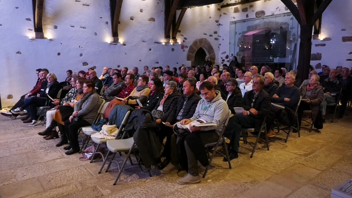 Beasaingo Paperak bildumaren 32. liburua, Tomas Salazarren arteari omenaldia.

👉labur.eus/JnByk

#gitb #goierritelebista #beasain