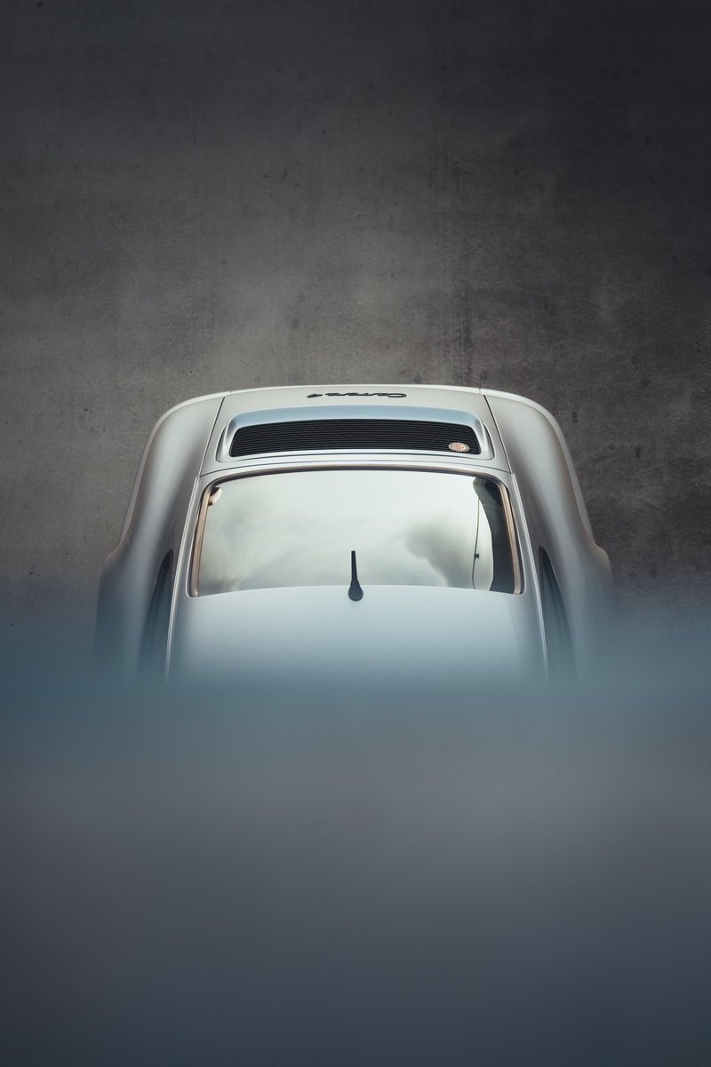 NikkoDime's tweet photo. There’s a reason why car parks are a fan favourite when it comes to car photography locations #porsche911 https://t.co/m0LQDm9lQC