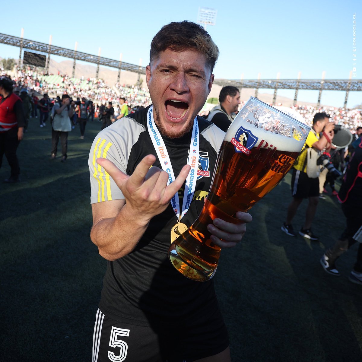 Después de dos años, Leonardo Gil se marcha de Colo-Colo con 157 partidos, 22 goles y 6 títulos.