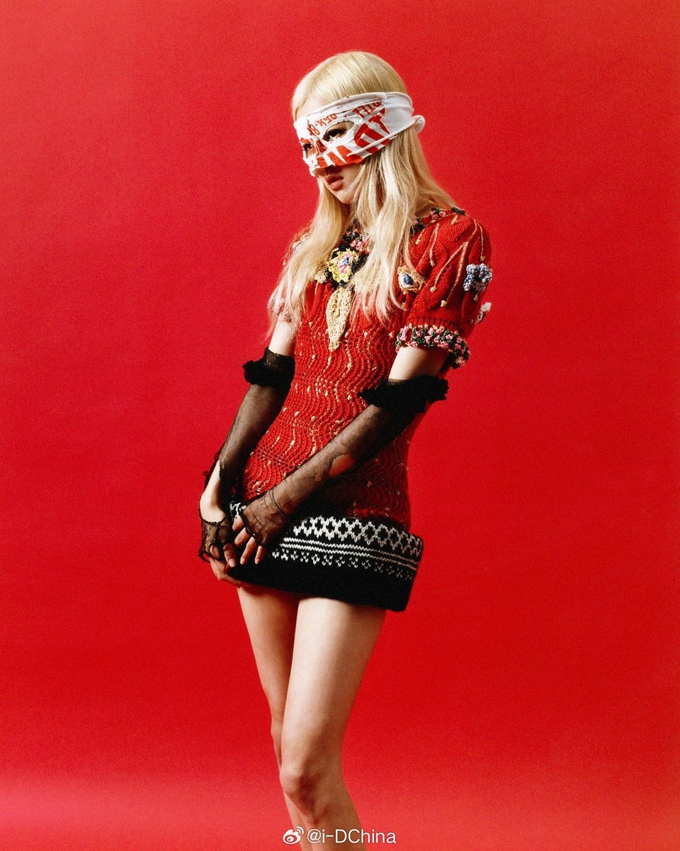 BLACKPINKBRASIL's tweet image. ROSEANNEEEEEEEEEE