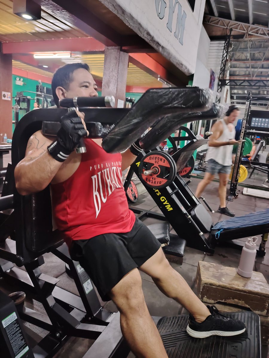 rentillo80788's tweet photo. .. Pampatibay nang tuhod papz, para sa masarap na laban..
#akeanon #aklanon #boracay #boracayisland #kingfishergymBoracay #sweatit #fitness1st https://t.co/ndiR75rwQo