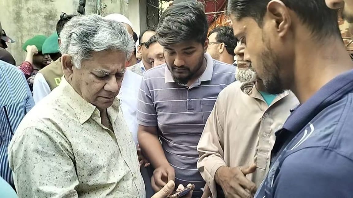 বৈষম্যবিরোধী আন্দোলনে নিহত আবদুল্লাহ’র বাড়িতে নৌ-পরিবহন উপদেস্টা