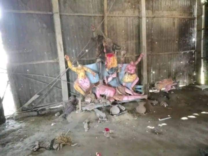 HinduVoice_in's tweet photo. Islamists are regularly attacking Hindu temples in #Bangladesh.

A fresh case has been coming from the #Jamalpur district. 

This morning, around 9 AM, an Islamist came with arms into the Kali Mata temple and vandalised the Murti. 

Local Hindus caught the Islamist and handed him over to the police. 

The incident happened in #Maheshpur village of Nandina Union under Jamalpur Sadar Upazila.
#SaveBangladeshiHindus