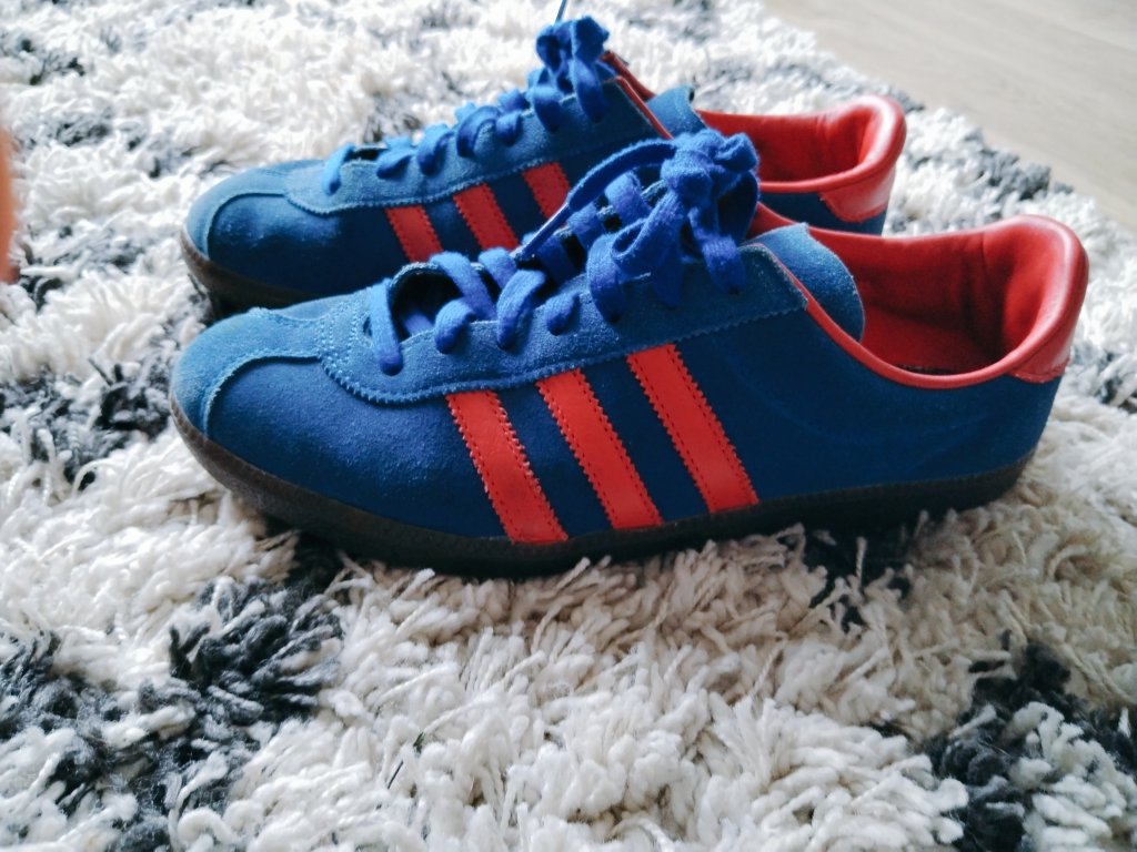 hannahlbr's tweet photo. Sporting my new spezials today #addidas #spezials 👌👌👌♥️ https://t.co/UiCz9SYd7d