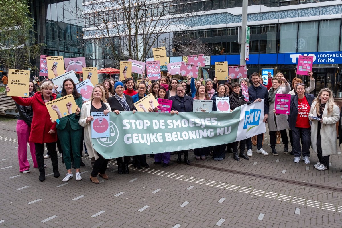FNV (@fnv) on Twitter photo 'Blij met deze actie <a href="/2eKamertweets/">Tweede Kamer</a> voor vrouwen in heel NL die te maken krijgen met de #loonkloof', zegt <a href="/BasWeegberg/">Bas van Weegberg</a> 'Het is 2024. Ongelijke beloning kan niet meer en tóch is de loonkloof m/v op #EqualPayDay nog altijd 12%! Hoog tijd om de Wet Loontransparantie aan te nemen.' 'Blij met deze actie <a href="/2eKamertweets/">Tweede Kamer</a> voor vrouwen in heel NL die te maken krijgen met de #loonkloof', zegt <a href="/BasWeegberg/">Bas van Weegberg</a> 'Het is 2024. Ongelijke beloning kan niet meer en tóch is de loonkloof m/v op #EqualPayDay nog altijd 12%! Hoog tijd om de Wet Loontransparantie aan te nemen.'