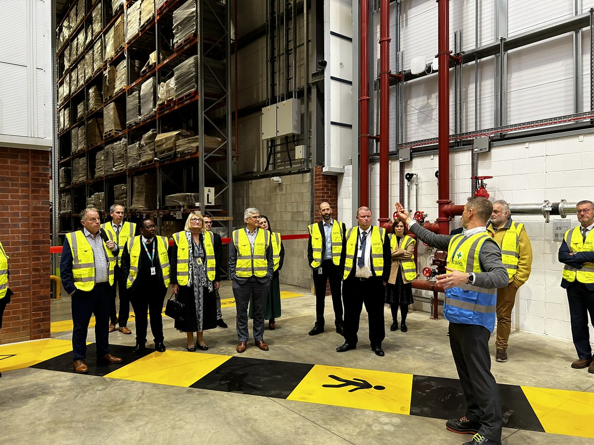 Exciting news! Our warehouse extension project has officially wrapped up and it’s ready to go🎉

To mark the occasion, Councillor Maggie Wright joined the rest of the ESPO Management Committee and ESPO’s Leadership team to cut the ribbon and officially open the extension!