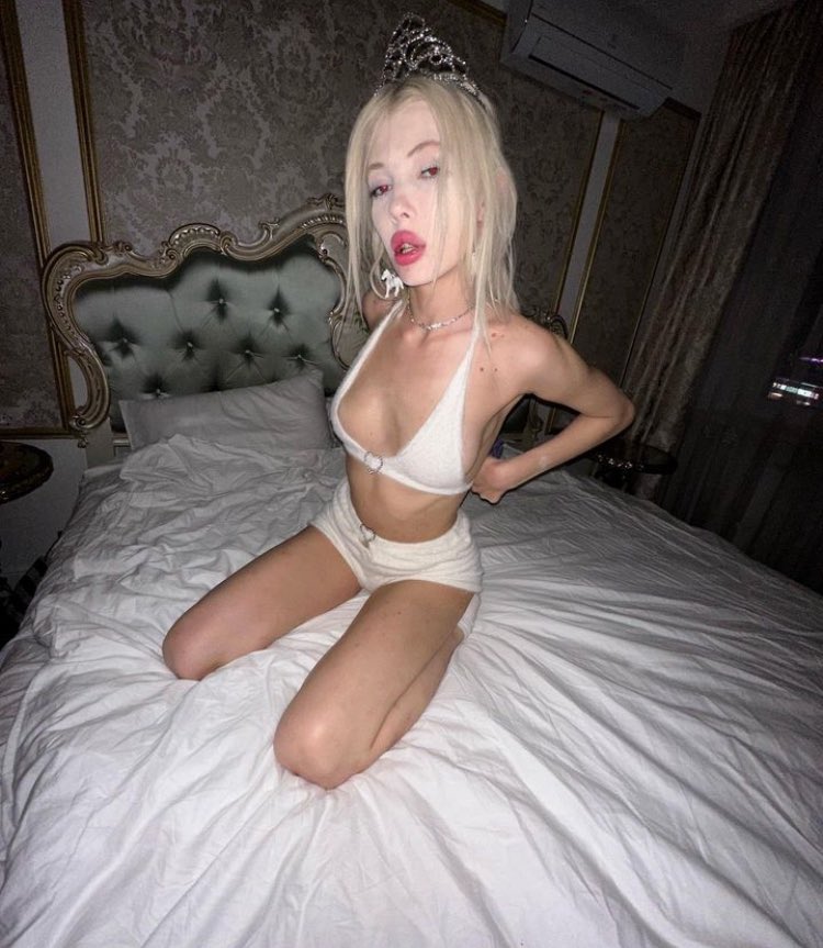 trnsurv's tweet photo. julia finesse thinspo😍😍😍 https://t.co/TqPUfkjeCL