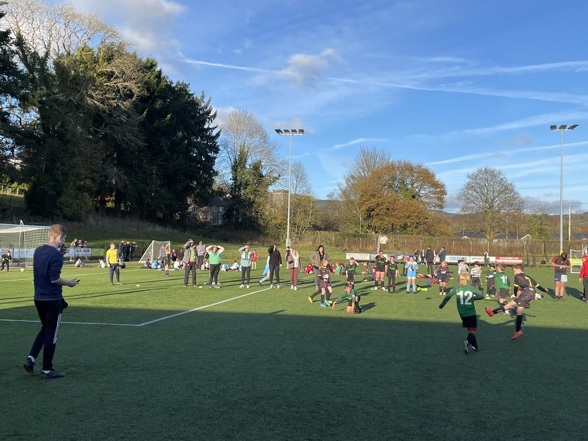 Urdd Meirionnydd (@urddmeirionnydd) on Twitter photo Gemau Cynderfynol Cymysg Bl. 3-4 ⚽️🤩
<a href="/Godrer_Berwyn/">Ysgol Godre’r Berwyn</a> v <a href="/Ysg_BroTryweryn/">Ysgol Bro Tryweryn</a>
<a href="/YsgolOMEdwards/">Ysgol O M Edwards</a> v <a href="/penybryntywyn/">Ysgol Penybryn Tywyn</a> Gemau Cynderfynol Cymysg Bl. 3-4 ⚽️🤩
<a href="/Godrer_Berwyn/">Ysgol Godre’r Berwyn</a> v <a href="/Ysg_BroTryweryn/">Ysgol Bro Tryweryn</a>
<a href="/YsgolOMEdwards/">Ysgol O M Edwards</a> v <a href="/penybryntywyn/">Ysgol Penybryn Tywyn</a>