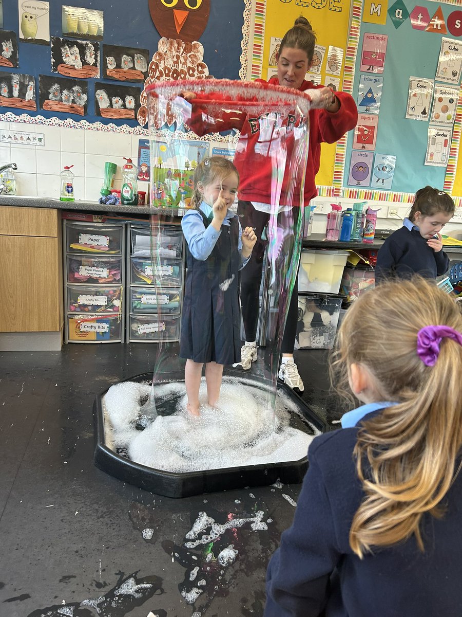 Giant bubbles in Junior infants as part of Science week 2024